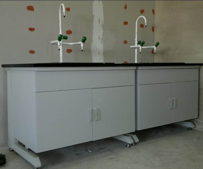 實(shí)驗(yàn)臺